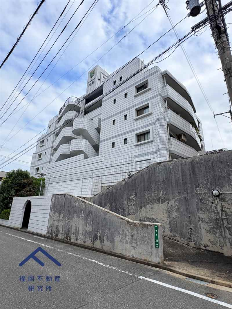 ロイヤルマンション西新の外観