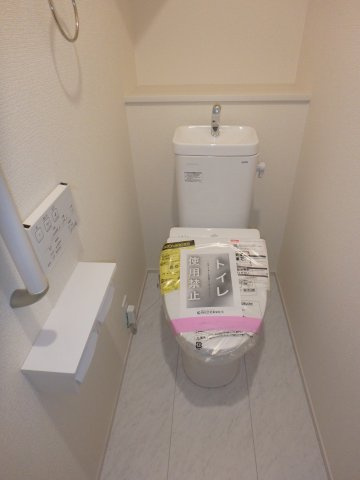 坂戸市元町新築戸建のトイレ