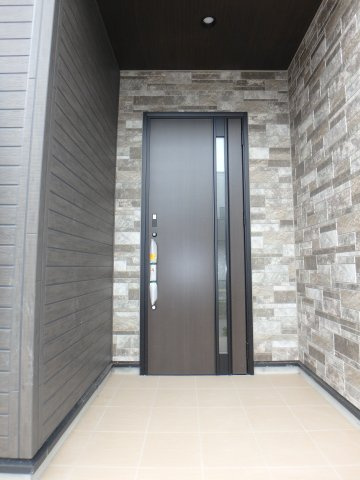 坂戸市元町新築戸建の玄関