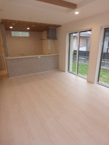 坂戸市元町新築戸建の居間・リビング