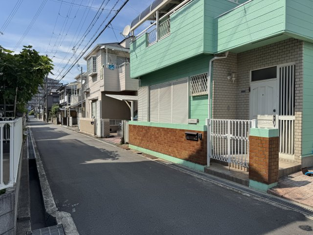 明石市魚住町清水戸建の前面道路含む現地写真
