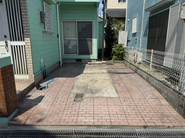 明石市魚住町清水戸建の駐車場