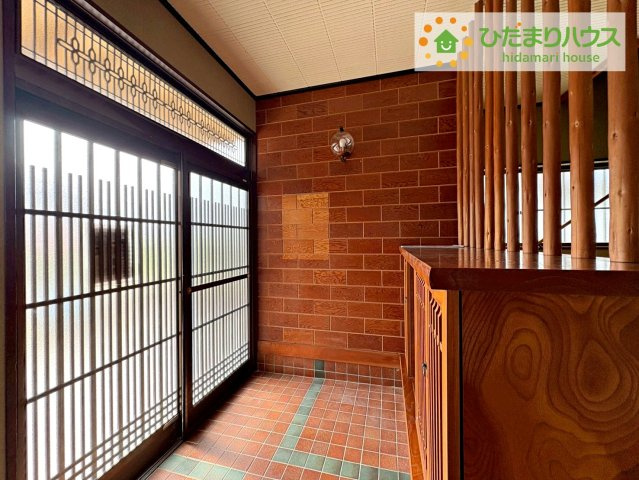 高萩市大字島名　中古戸建の玄関|丁度良い靴箱のサイズ♪これだけあれば家族全員の靴がしまえてスッキリ(^O^)