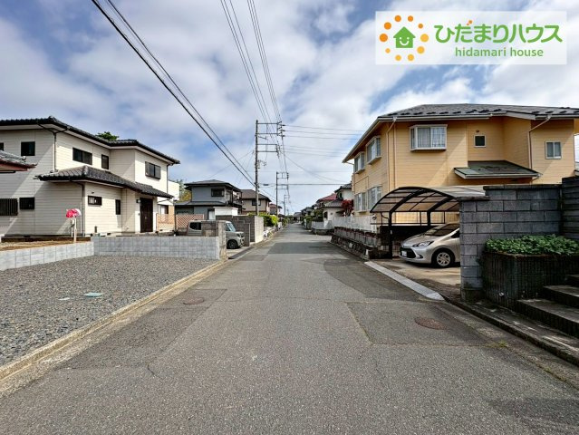 高萩市大字島名　中古戸建の前面道路含む現地写真|車の出入りもラクラクできちゃいます(^^♪