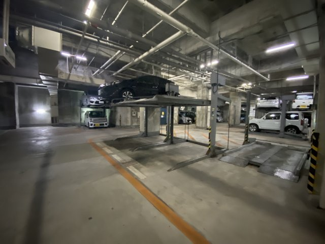 グランシャトレ松尾の駐車場