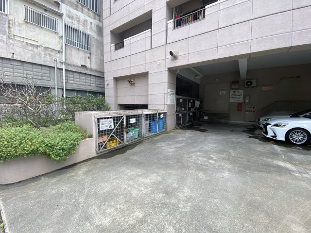 グランシャトレ松尾の駐車場