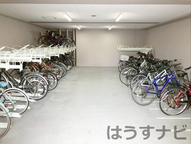 アムール長者原駅前の駐輪場|建物１階に駐輪場があり、雨の日も安心です！きれいに管理されています！