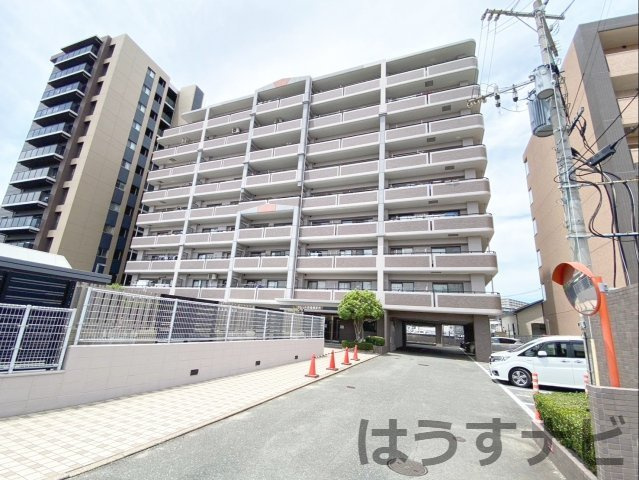 アムール長者原駅前の外観|9階建てマンションの5階部分！
重厚感のある外観と管理の行き届いた共用部が、快適な暮らしを演出します！