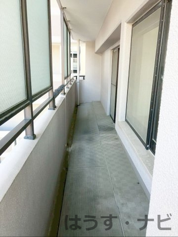 アムール長者原駅前のバルコニー|ガーデニングもなども楽しめるゆとりある空間です！