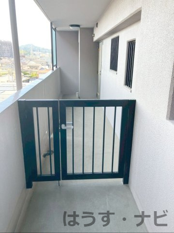 アムール長者原駅前の玄関|玄関前には約8平米のゆとりあるアルコープがあります！
独立感があり、プライバシーにも配慮された空間です！