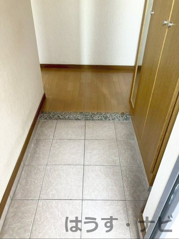 アムール長者原駅前の玄関|シューズボックスを備えた玄関です！家族の靴をスッキリ収納できます！