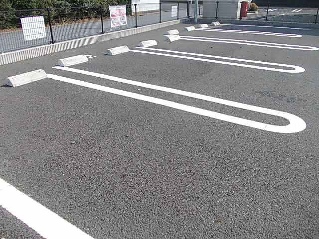 ジュネス　ド　アイサの駐車場