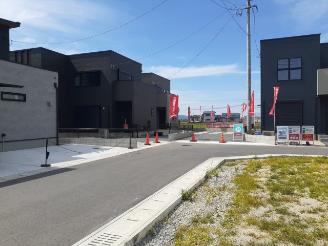 熊本市南区御幸木部３丁目の新築一戸建の前面道路含む現地写真