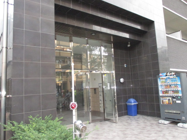 福岡市博多区築港本町の賃貸マンションのエントランス