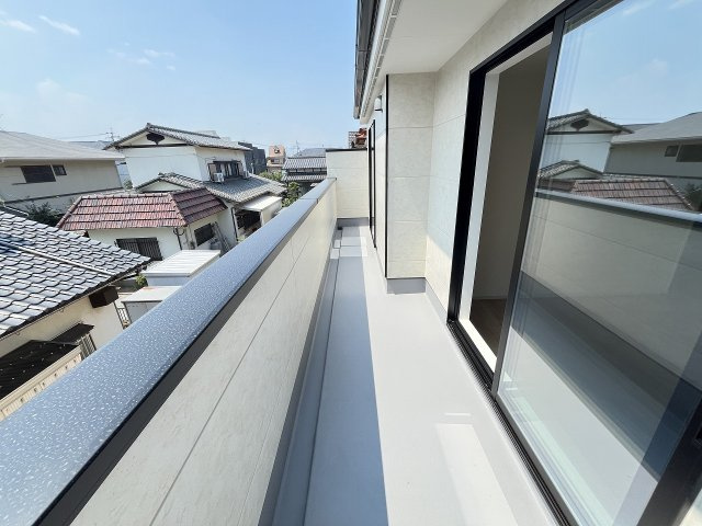 【バルコニー】 | 福岡市東区雁の巣2丁目8期　1号棟（全1棟）【仲介手数料無料・0円】 | 施工例。施工例は完成時と異なる場合があります。