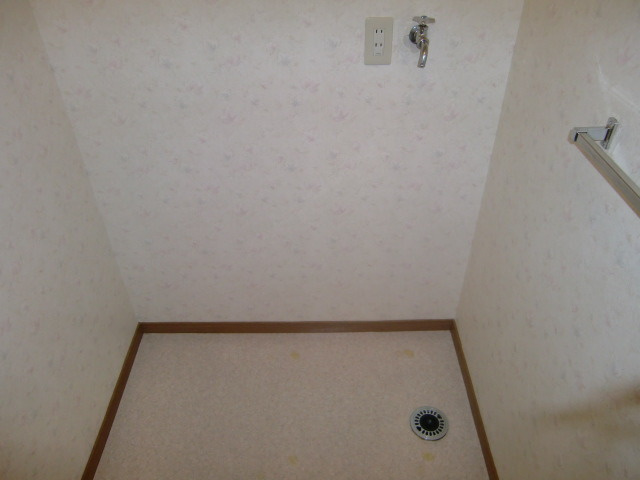 メゾンエヌケイ１０２の洗面所|室内洗濯パン