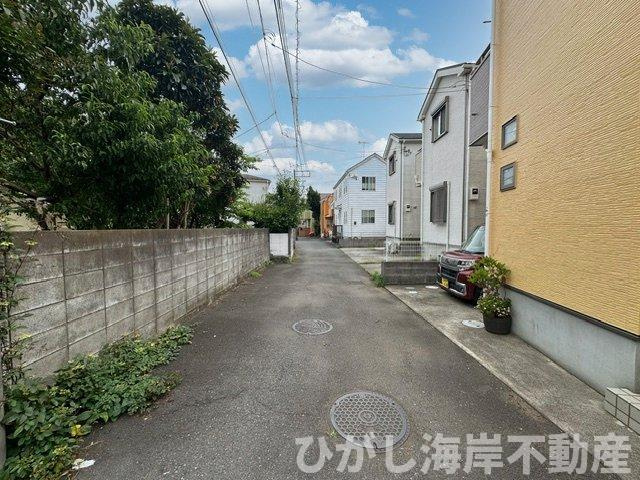 茅ケ崎市中島　売地　全４区画の前面道路含む現地写真|6月16日撮影　古家有　現地外観