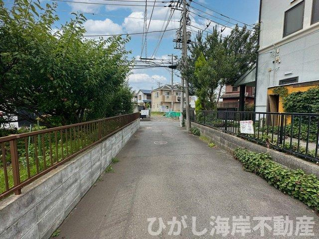 茅ケ崎市中島　売地　全４区画の前面道路含む現地写真|6月16日撮影　古家有　現地外観