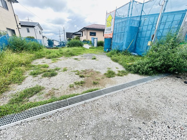 新築　前橋市富士見町時沢　2号棟の駐車場|現地写真　駐車スペースは建物東側に並列2台分可能です！