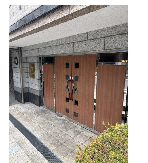 イルサント代々木上原のエントランス