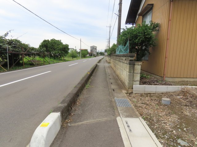 川越市天沼新田売地の前面道路含む現地写真