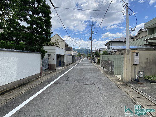 下鴨梁田町 中古戸建の前面道路含む現地写真