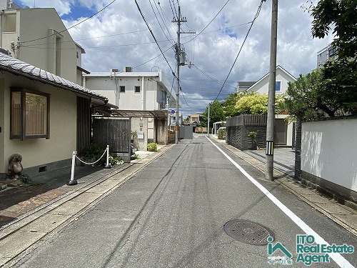 下鴨梁田町 中古戸建の前面道路含む現地写真