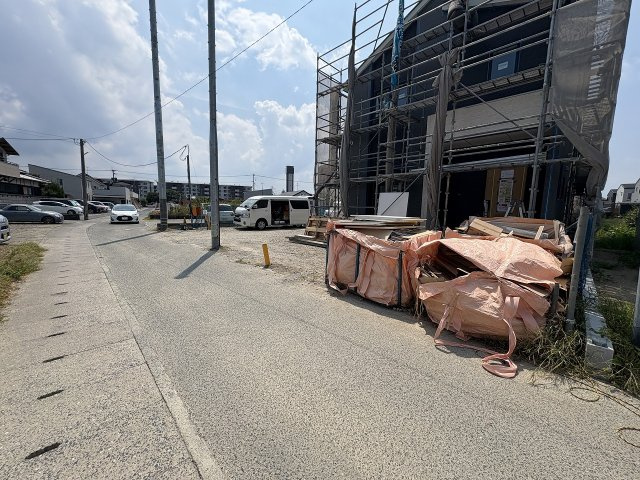 【その他】 | 福岡市東区奈多3丁目1期　1号棟（全4棟）【仲介手数料無料・0円】 | 現地写真。前面道路です。