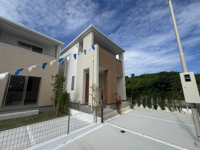 沖縄市知花（全5棟）A・B・E号棟の外観|E号棟　駐車3台可♪素敵な植栽付き♪