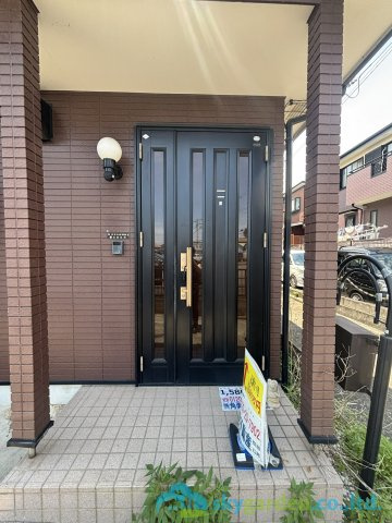 平塚市広川　中古戸建の玄関