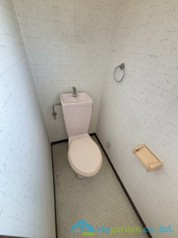 平塚市広川　中古戸建のトイレ