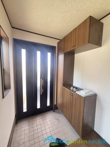 平塚市広川　中古戸建の玄関