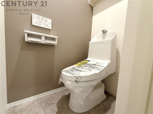 シンプルで使いやすいトイレです♪