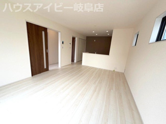 【居間・リビング】 | 岐阜市河渡新築建売全5棟！長期優良住宅！耐震等級3・住宅性能評価書取得した安心安全なお家です♪ | 岐阜市河渡新築建売全5棟！長期優良住宅！耐震等級3・住宅性能評価書取得した安心安全なお家です♪