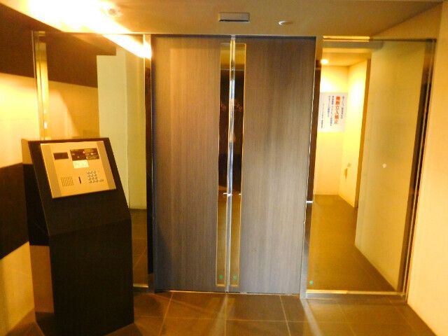 ステージファースト西大井一番館のエントランス