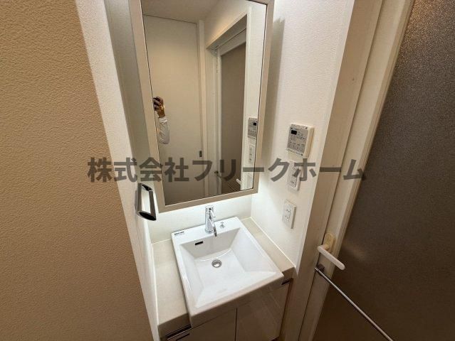 武蔵野市吉祥寺東町１丁目の賃貸マンションの独立洗面台