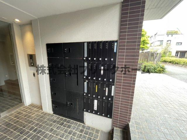 武蔵野市吉祥寺東町１丁目の賃貸マンションのエントランス