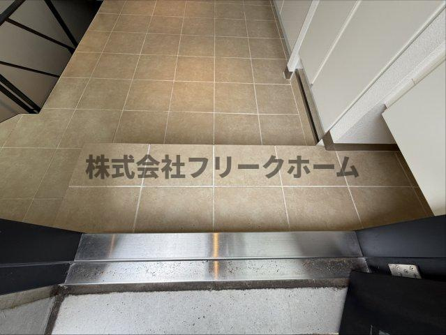 武蔵野市吉祥寺東町１丁目の賃貸マンションの玄関