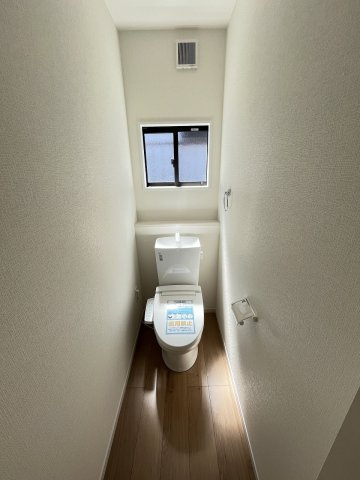 【トイレ】 | 福岡市東区奈多3丁目1期　2号棟（全4棟）【仲介手数料無料・0円】 | 施工例。1階のトイレです。施工例は完成時と異なる場合があります。