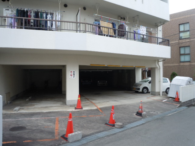 アメニティ曽根の駐車場