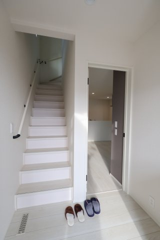 《仲介手数料無料》岩槻区城南１丁目5-41-1新築一戸建てリナージュの玄関