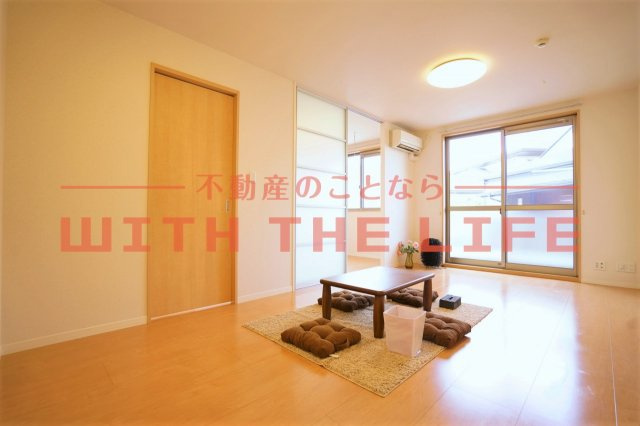 クラヴィエ野中町の居間・リビング|こちらのリビングで趣味の時間をお楽しみください