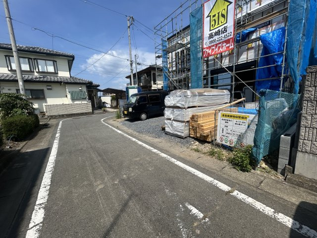 新築　前橋市古市町の前面道路含む現地写真|現地写真　西側接道幅員約4.0ｍ　南側接道幅員約4.0ｍ