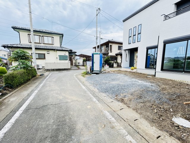新築　前橋市古市町の前面道路含む現地写真|現地写真　西側接道幅員約4.0ｍ　南側接道幅員約4.0ｍ
