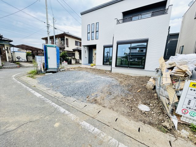 新築　前橋市古市町の駐車場|現地写真　駐車スペースは建物南側に並列2台分可能です！