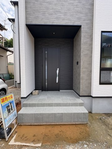 【玄関】 | 福岡市東区奈多3丁目1期　3号棟（全4棟）【仲介手数料無料・0円】 | 施工例。施工例は完成時と異なる場合があります。