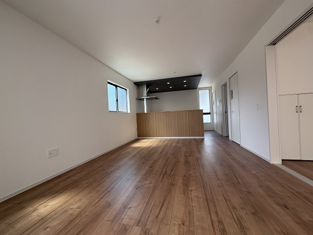 【居間・リビング】 | 福岡市東区奈多3丁目1期　3号棟（全4棟）【仲介手数料無料・0円】 | 施工例。施工例は完成時と異なる場合があります。