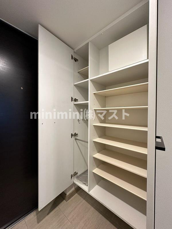レジュールアッシュ谷町四丁目グランクラスの収納