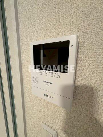 トレスカサス葉山のセキュリティ|別棟、反転タイプの室内写真となります。