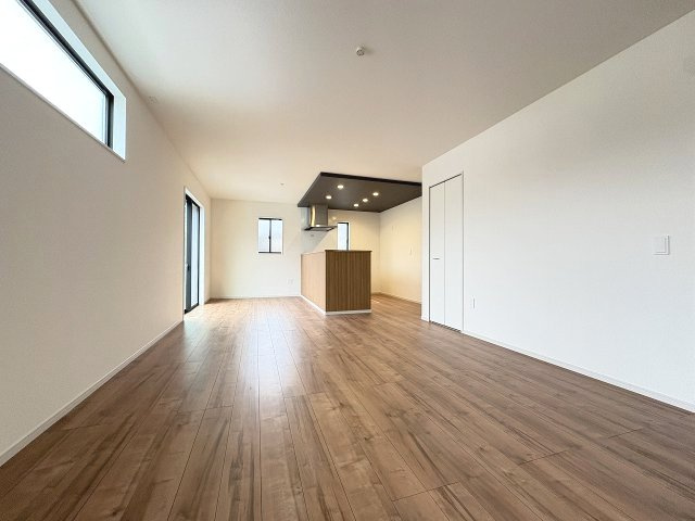 【居間・リビング】 | 福岡市東区奈多3丁目1期　4号棟（全4棟）【仲介手数料無料・0円】 | 施工例。施工例は完成時と異なる場合があります。